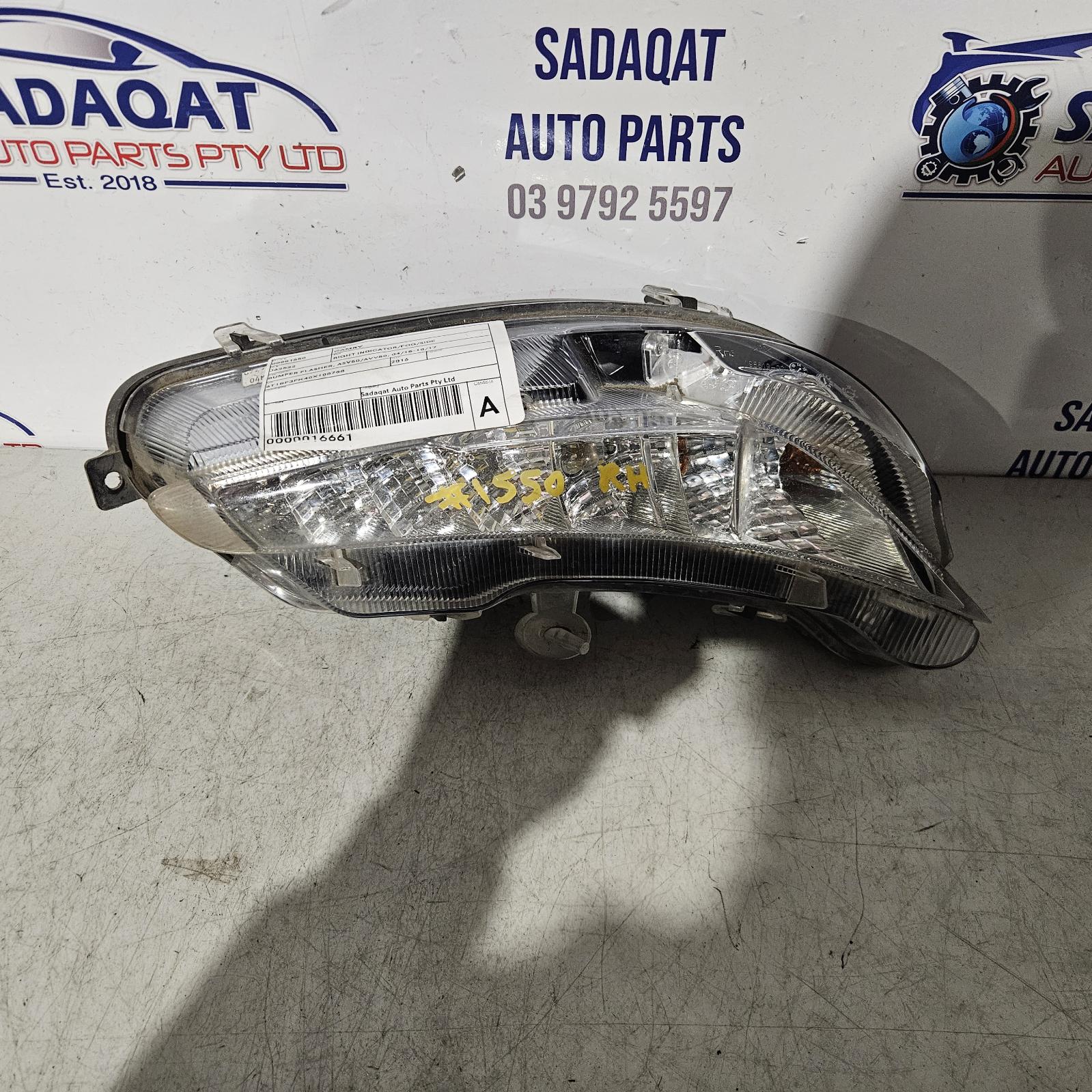 View Auto part Right Indicator/Fog/Side Toyota Camry 2016